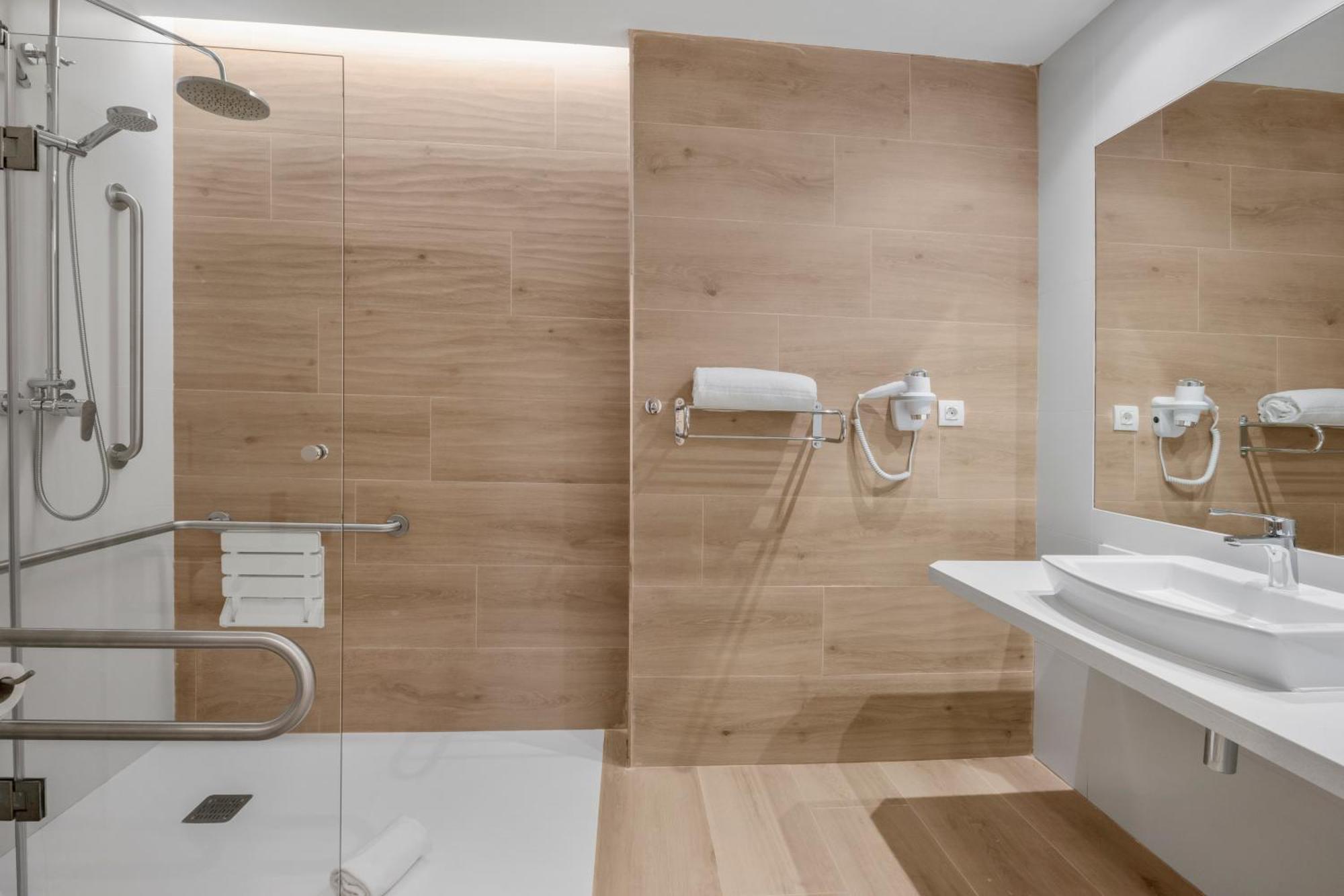 B&B Hotel Castro Urdiales Luaran gambar