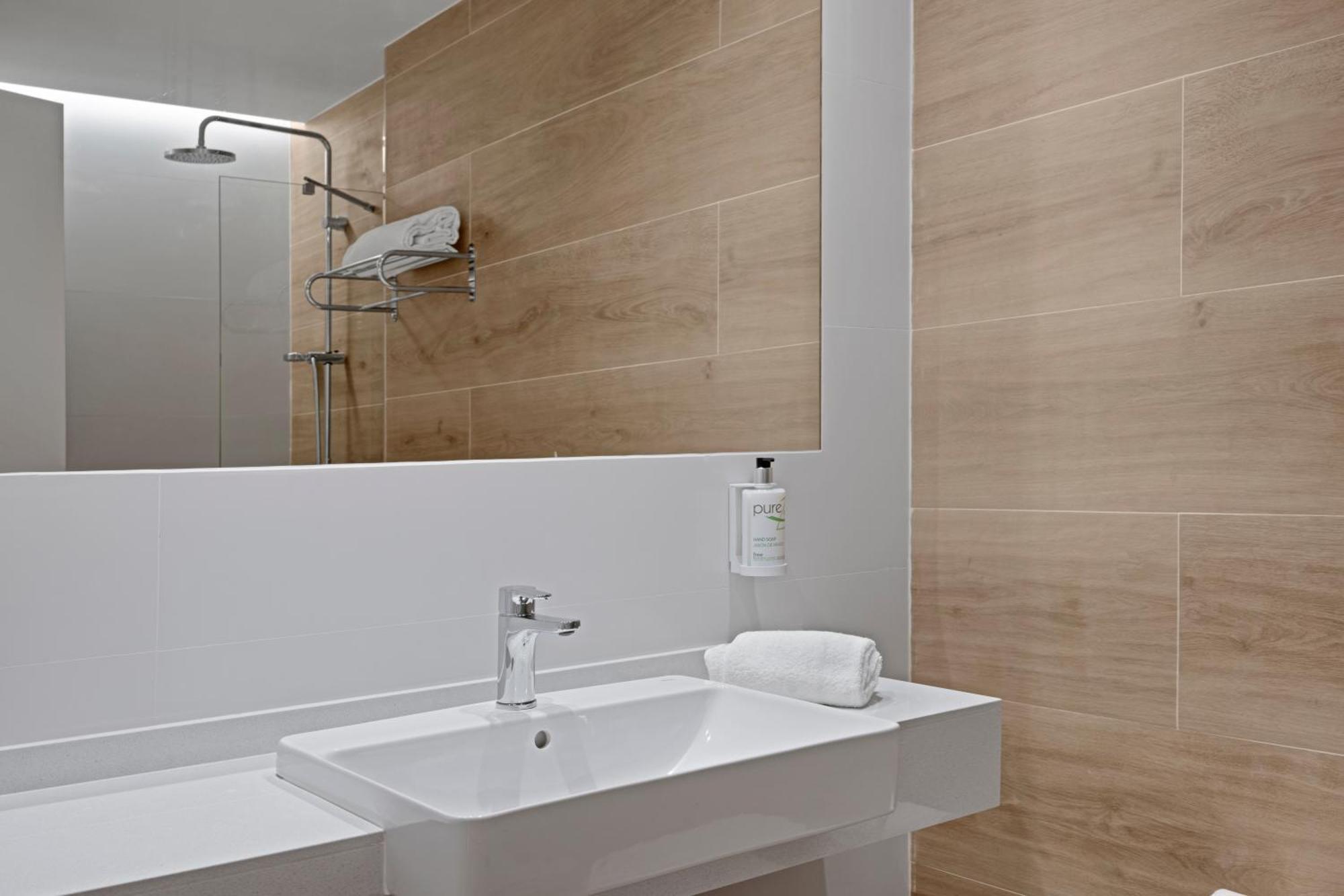 B&B Hotel Castro Urdiales Luaran gambar